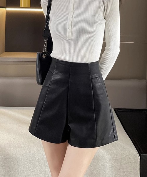 DiamondHearts(ダイヤモンドハーツ)の「PUレザーショートパンツ(その他パンツ・レディース・ブラック・SMALL/MEDIUM/LARGE)」の1枚目の写真