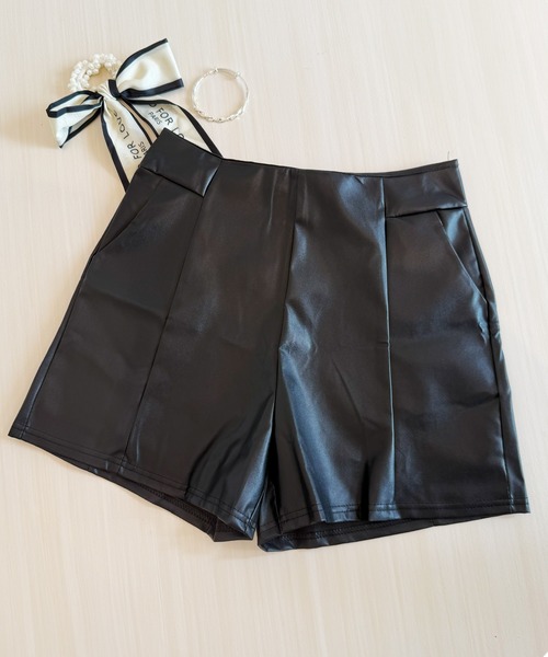 DiamondHearts(ダイヤモンドハーツ)の「PUレザーショートパンツ(その他パンツ・レディース・ブラック・SMALL/MEDIUM/LARGE)」の10枚目の写真