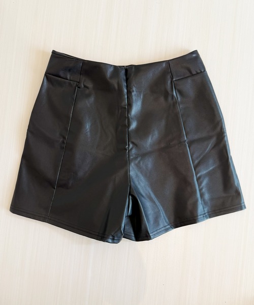 DiamondHearts(ダイヤモンドハーツ)の「PUレザーショートパンツ(その他パンツ・レディース・ブラック・SMALL/MEDIUM/LARGE)」の9枚目の写真