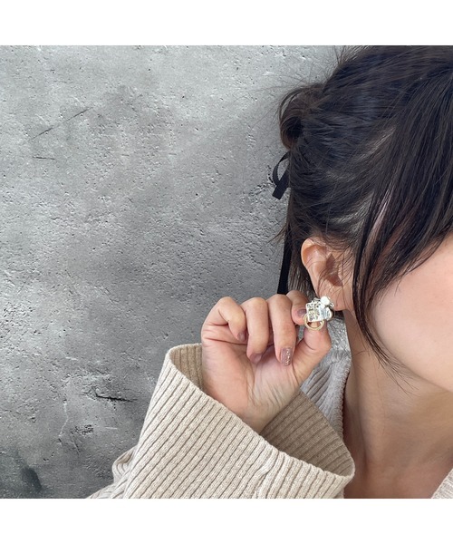 tone(トーン)の「【musk】ホワイトコットンパールのシックイヤリング(MA)(イヤリング・レディース・シルバー・FREE)」の5枚目の写真
