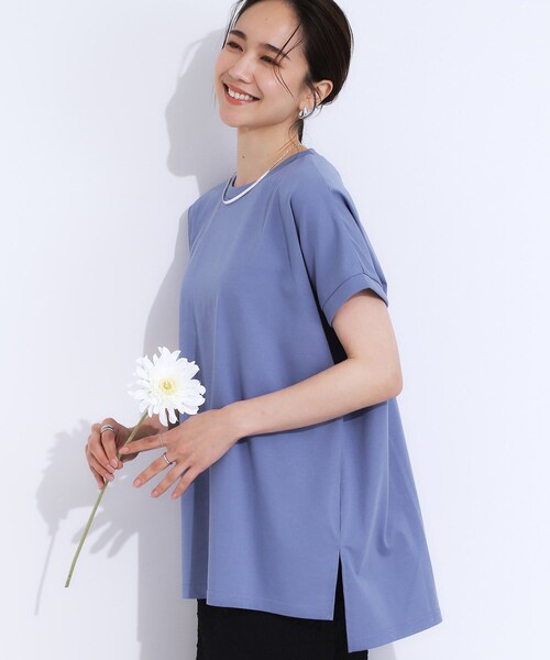 SHOO・LA・RUE（シューラルー）の「【洗える/S-LL/ひんやり/UV】汗をかいても気になりにくい スリットトップス（Tシャツ/カットソー・レディース・ホワイト/グリーン/ブラック/ベビーピンク/チャコールグレー/ブルー・01/04/03/02）」の5枚目の写真