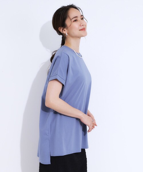 SHOO・LA・RUE（シューラルー）の「【洗える/S-LL/ひんやり/UV】汗をかいても気になりにくい スリットトップス（Tシャツ/カットソー・レディース・ホワイト/グリーン/ブラック/ベビーピンク/チャコールグレー/ブルー・01/04/03/02）」の8枚目の写真