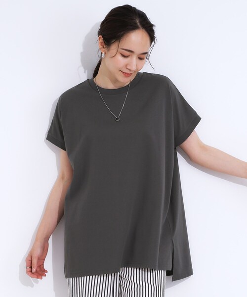 SHOO・LA・RUE（シューラルー）の「【洗える/S-LL/ひんやり/UV】汗をかいても気になりにくい スリットトップス（Tシャツ/カットソー・レディース・ホワイト/グリーン/ブラック/ベビーピンク/チャコールグレー/ブルー・01/04/03/02）」の15枚目の写真