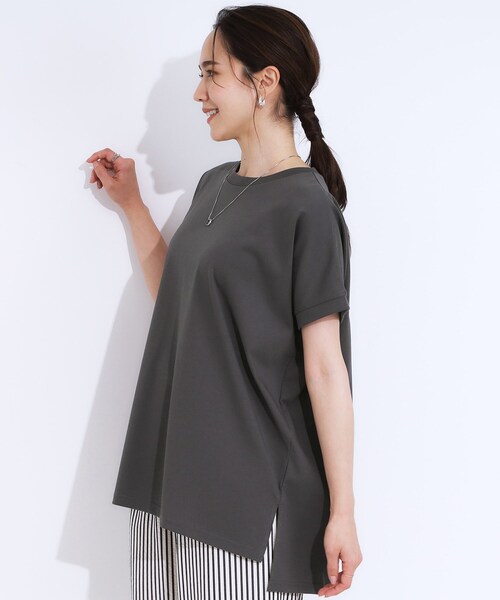 SHOO・LA・RUE（シューラルー）の「【洗える/S-LL/ひんやり/UV】汗をかいても気になりにくい スリットトップス（Tシャツ/カットソー・レディース・ホワイト/グリーン/ブラック/ベビーピンク/チャコールグレー/ブルー・01/04/03/02）」の16枚目の写真