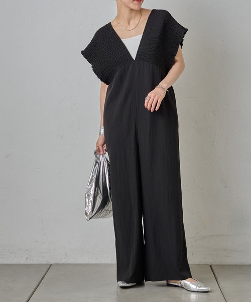 COLONY 2139（コロニートゥーワンスリーナイン）の「シャーリングオールインワン（つなぎ/オールインワン・レディース・ブラック/グレイッシュベージュ・FREE）」の2枚目の写真