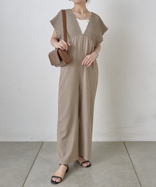 COLONY 2139（コロニートゥーワンスリーナイン）の「シャーリングオールインワン（つなぎ/オールインワン・レディース・ブラック/グレイッシュベージュ・FREE）」の10枚目の写真