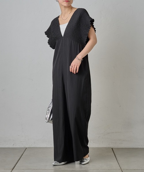 COLONY 2139（コロニートゥーワンスリーナイン）の「シャーリングオールインワン（つなぎ/オールインワン・レディース・ブラック/グレイッシュベージュ・FREE）」の7枚目の写真