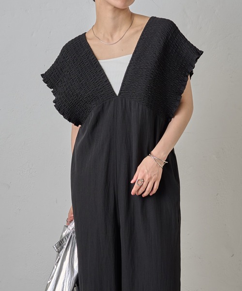 COLONY 2139（コロニートゥーワンスリーナイン）の「シャーリングオールインワン（つなぎ/オールインワン・レディース・ブラック/グレイッシュベージュ・FREE）」の9枚目の写真