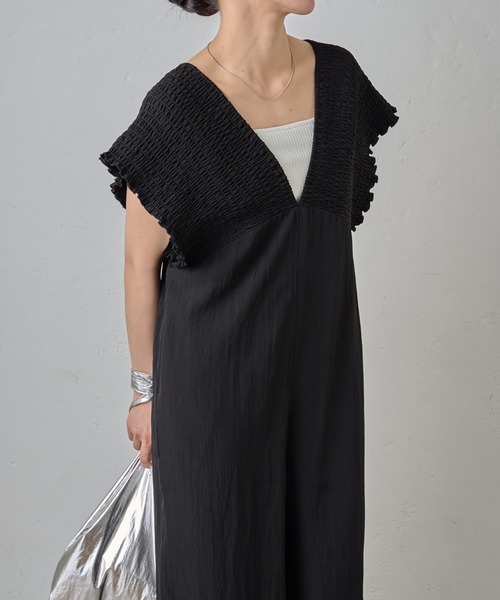 COLONY 2139（コロニートゥーワンスリーナイン）の「シャーリングオールインワン（つなぎ/オールインワン・レディース・ブラック/グレイッシュベージュ・FREE）」の4枚目の写真