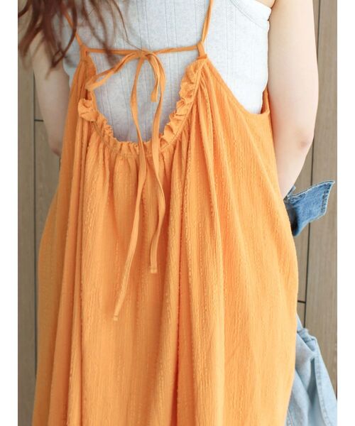 Ungrid(アングリッド)の「バックオープンギャザーキャミワンピース(ワンピース・レディース・オフホワイト/オレンジ/ブラック・FREE)」の7枚目の写真