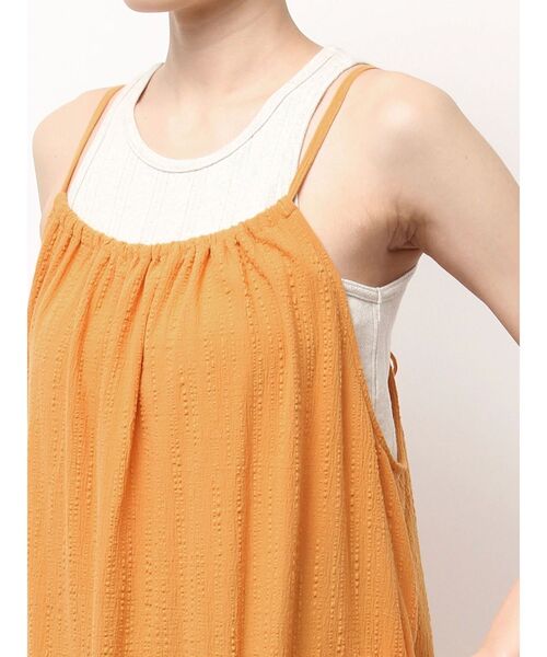 Ungrid(アングリッド)の「バックオープンギャザーキャミワンピース(ワンピース・レディース・オフホワイト/オレンジ/ブラック・FREE)」の15枚目の写真