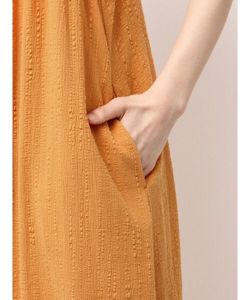 Ungrid(アングリッド)の「バックオープンギャザーキャミワンピース(ワンピース・レディース・オフホワイト/オレンジ/ブラック・FREE)」の14枚目の写真