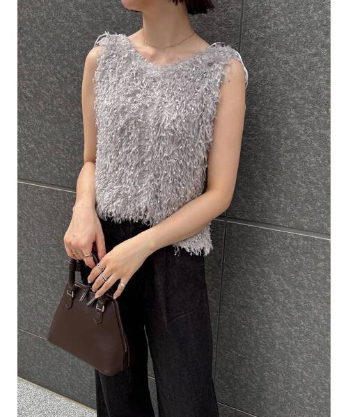 LAGUNAMOON（ラグナムーン）の「フェザーライクVネックノースリーブトップス（Tシャツ/カットソー・レディース・アイボリー/オレンジ/ライトグレー・FREE）」の3枚目の写真