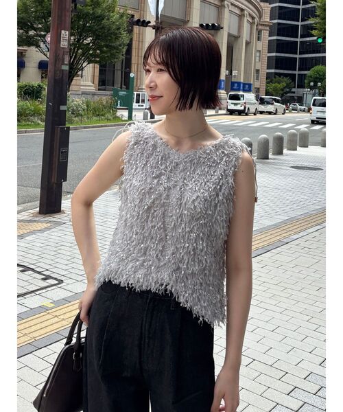 LAGUNAMOON（ラグナムーン）の「フェザーライクVネックノースリーブトップス（Tシャツ/カットソー・レディース・アイボリー/オレンジ/ライトグレー・FREE）」の10枚目の写真