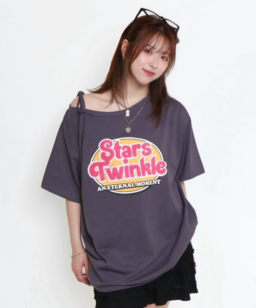 GORGE（ゴージ）の「《サガラロゴ×アシメショルダー》POPに着こなすTee（Tシャツ/カットソー・レディース・オフホワイト/チャコール/ピンク・F）」の2枚目の写真