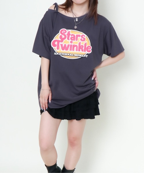 GORGE（ゴージ）の「《サガラロゴ×アシメショルダー》POPに着こなすTee（Tシャツ/カットソー・レディース・オフホワイト/チャコール/ピンク・F）」の4枚目の写真