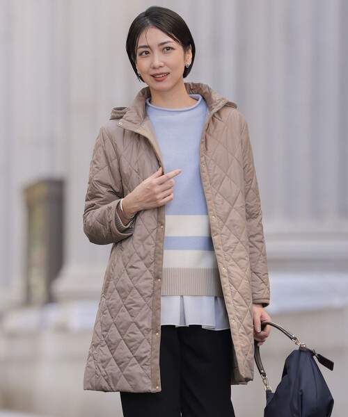 J.PRESS Ladies(J.プレス レディス)の「【WEB限定カラーあり・2way】コンパクトタフタキルティング フーデッド コート(その他アウター・レディース・ネイビー系/ブラック系/グレー系/アイボリー系/ベージュ系・S/XS)」の4枚目の写真