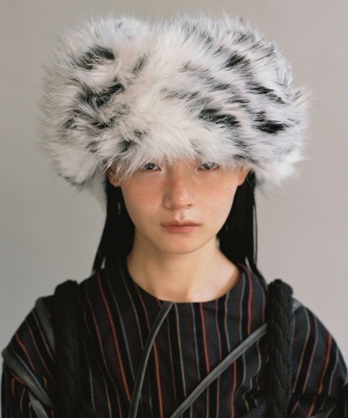 AWESOME NEEDS（オーサムニーズ）の「FUR TRAPPER HAT（ハット・レディース・ホワイト/ブラック・FREE）」の2枚目の写真