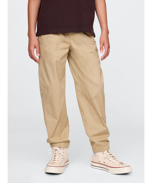 GAP（ギャップ）の「エブリディ ジョガーパンツ（キッズ）（チノパンツ・キッズ・グリーン/ベージュ/ネイビー/ブラック・150cm/160cm/140cm/130cm/120cm/110cm）」の3枚目の写真