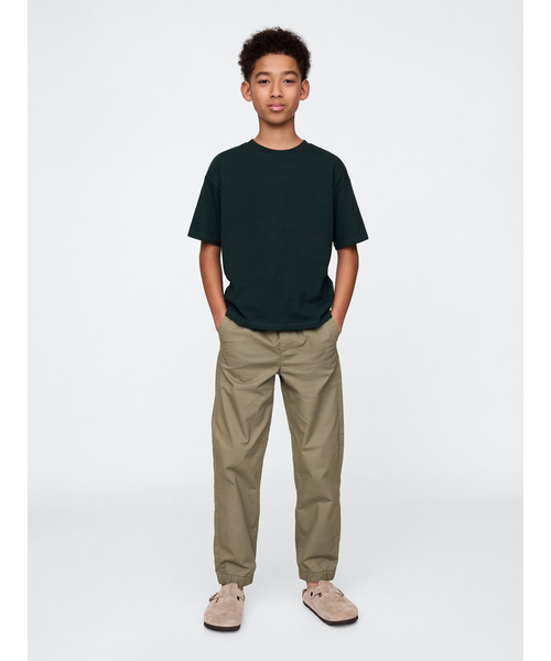 GAP（ギャップ）の「エブリディ ジョガーパンツ（キッズ）（チノパンツ・キッズ・グリーン/ベージュ/ネイビー/ブラック・150cm/160cm/140cm/130cm/120cm/110cm）」の16枚目の写真