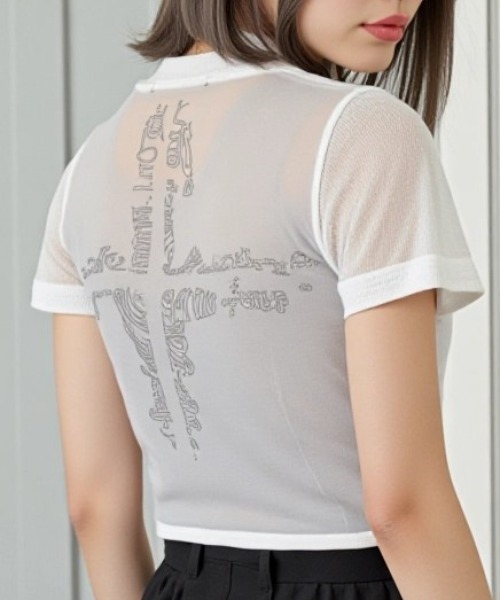 A'GEM/9 × .kom 「.KOM/ドットケーオーエム」 シアーロゴトップ レディース A'GEM/9 × .kom 『.KOM/ドットケーオーエム』 シアークロス