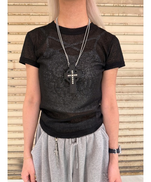 A'GEM/9 × .kom 「.KOM/ドットケーオーエム」 シアーロゴトップ レディース A'GEM/9 × .kom 『.KOM/ドットケーオーエム』 シアークロス
