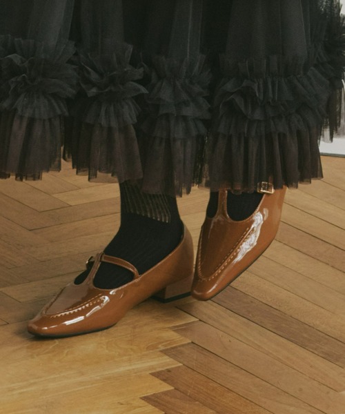 Olu.（オルドット）の「ステッチデザインストラップパンプス（パンプス・レディース・ブラック/ホワイト/キャメル/ボルドー・35/37/39）」の3枚目の写真