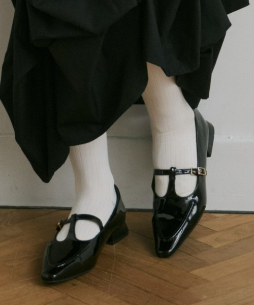 Olu.（オルドット）の「ステッチデザインストラップパンプス（パンプス・レディース・ブラック/ホワイト/キャメル/ボルドー・35/37/39）」の2枚目の写真