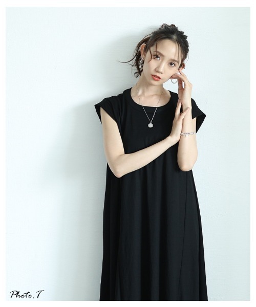 Sawa a la mode(サワアラモード)の「接触冷感フレンチスリーブフレアワンピース(ワンピース・レディース・ベージュ/ブルー系/ブラック・FREE)」の16枚目の写真
