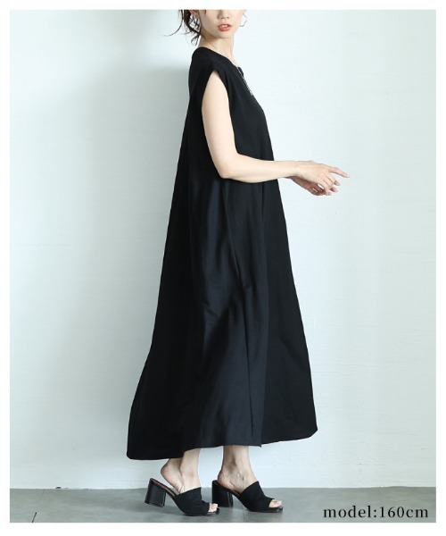 Sawa a la mode(サワアラモード)の「接触冷感フレンチスリーブフレアワンピース(ワンピース・レディース・ベージュ/ブルー系/ブラック・FREE)」の21枚目の写真