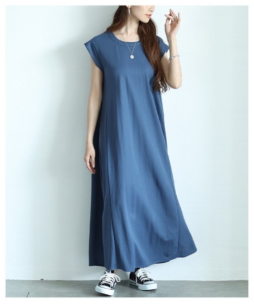 Sawa a la mode(サワアラモード)の「接触冷感フレンチスリーブフレアワンピース(ワンピース・レディース・ベージュ/ブルー系/ブラック・FREE)」の5枚目の写真