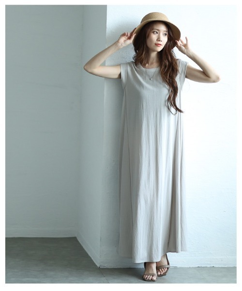 Sawa a la mode(サワアラモード)の「接触冷感フレンチスリーブフレアワンピース(ワンピース・レディース・ベージュ/ブルー系/ブラック・FREE)」の7枚目の写真