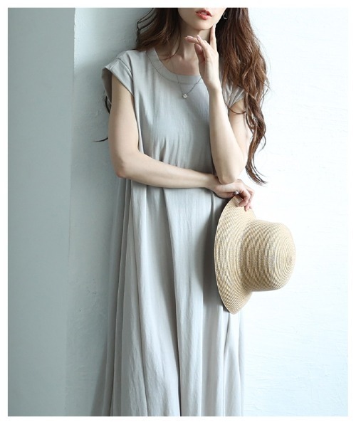 Sawa a la mode(サワアラモード)の「接触冷感フレンチスリーブフレアワンピース(ワンピース・レディース・ベージュ/ブルー系/ブラック・FREE)」の8枚目の写真