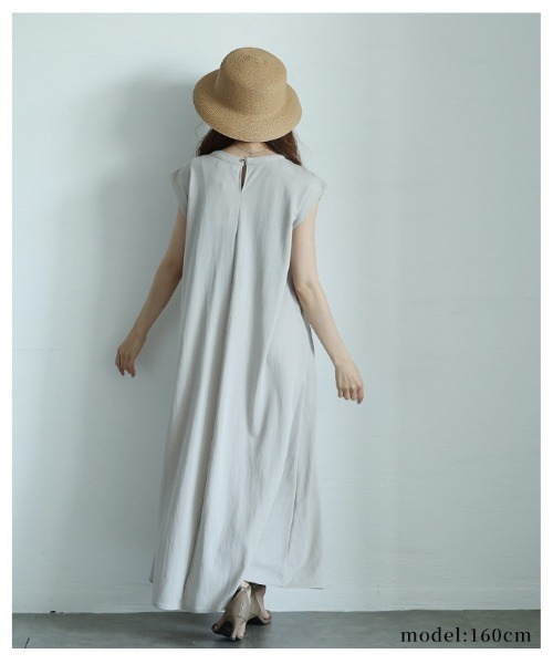Sawa a la mode(サワアラモード)の「接触冷感フレンチスリーブフレアワンピース(ワンピース・レディース・ベージュ/ブルー系/ブラック・FREE)」の9枚目の写真