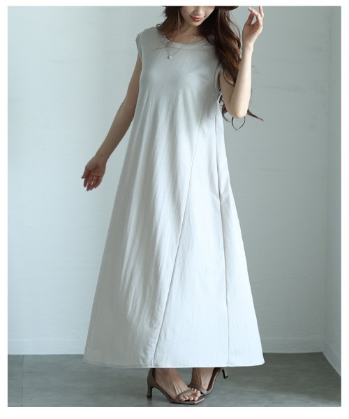 Sawa a la mode(サワアラモード)の「接触冷感フレンチスリーブフレアワンピース(ワンピース・レディース・ベージュ/ブルー系/ブラック・FREE)」の11枚目の写真