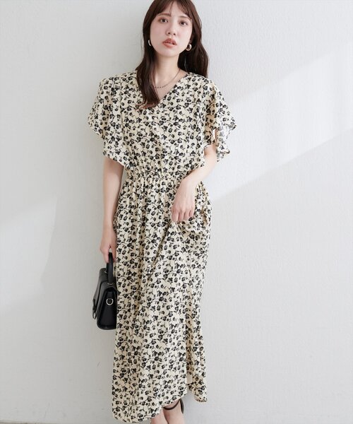 natural couture(ナチュラルクチュール)の「フレア袖Vネックワンピース(ワンピース・レディース・その他1/サックスブルー/ミント/ピンク系その他/チャコールグレー・FREE)」の5枚目の写真