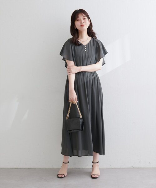 natural couture(ナチュラルクチュール)の「フレア袖Vネックワンピース(ワンピース・レディース・その他1/サックスブルー/ミント/ピンク系その他/チャコールグレー・FREE)」の6枚目の写真