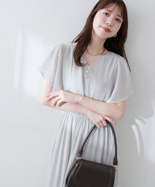 natural couture(ナチュラルクチュール)の「フレア袖Vネックワンピース(ワンピース・レディース・その他1/サックスブルー/ミント/ピンク系その他/チャコールグレー・FREE)」の13枚目の写真