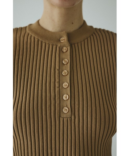 HeRIN.CYE(ヘリンドットサイ)の「Henley neck knit tops ヘンリーネックニットトップス(ニット/セーター・レディース・ブラック/レッド/ブルー/ベージュ・FREE)」の8枚目の写真