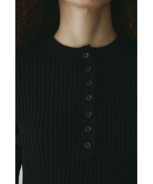HeRIN.CYE(ヘリンドットサイ)の「Henley neck knit tops ヘンリーネックニットトップス(ニット/セーター・レディース・ブラック/レッド/ブルー/ベージュ・FREE)」の17枚目の写真