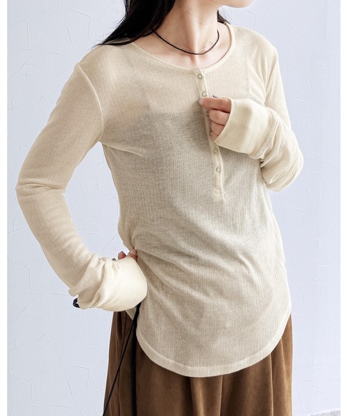 reca(レカ)の「シアーテレコヘンリーネックトップス(Tシャツ/カットソー・レディース・トップグレー/ブラック/アイボリー/ボルドー・FREE)」の2枚目の写真