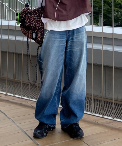 RODEO CROWNS WIDE BOWL（ロデオクラウンズワイドボウル）の「ワイド ルーズデニム（デニムパンツ・レディース・ライトブルー/ブルー/ワンウォッシュ・MEDIUM/SMALL）」の2枚目の写真