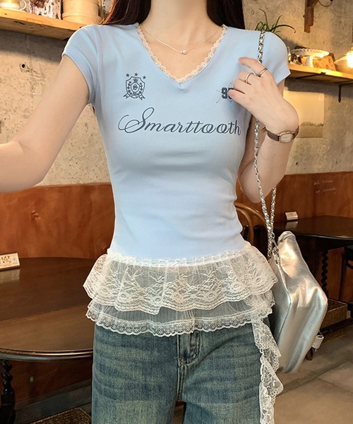 Nia(ニア)の「Nia(ニア)/【レースタイ付き】裾フリル レースゲームシャツ風トップス(Tシャツ/カットソー・レディース・ブルー/ホワイト・SMALL/MEDIUM)」の1枚目の写真