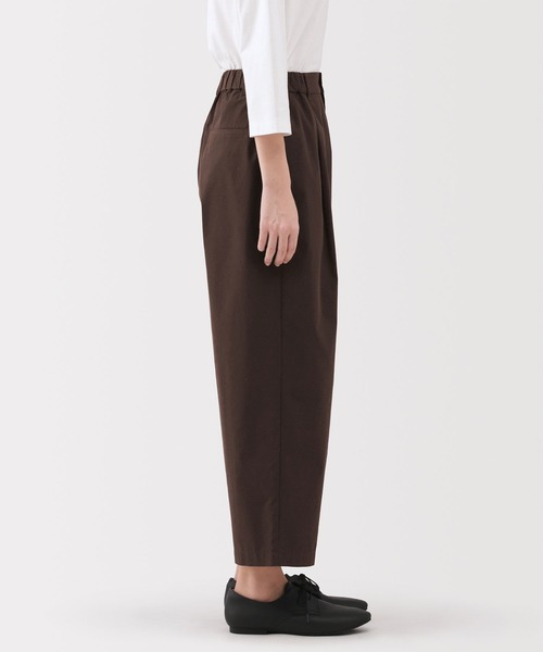 無印良品（ムジルシリョウヒン）の「婦人　乾きやすい　ブロードワイドテーパードパンツ（その他パンツ・レディース・ブラック/ネイビー系/ダークブラウン・S/M/L/XL）」の12枚目の写真