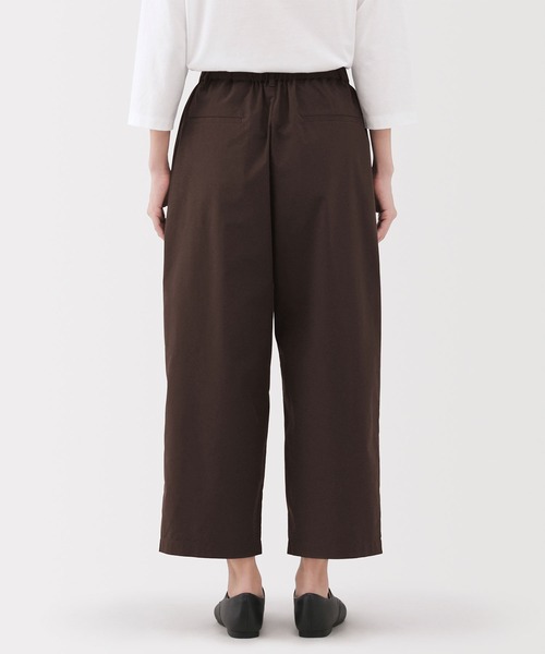 無印良品（ムジルシリョウヒン）の「婦人　乾きやすい　ブロードワイドテーパードパンツ（その他パンツ・レディース・ブラック/ネイビー系/ダークブラウン・S/M/L/XL）」の14枚目の写真