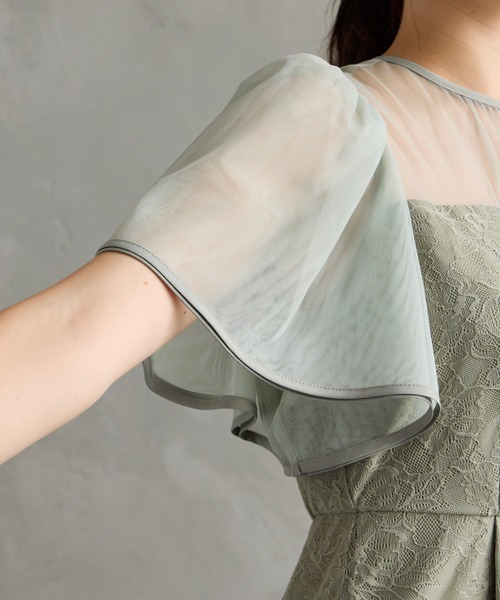 AIMER（エメ）の「ボリュームフレアスリーブフラワーレースロングタイトパーティードレス　結婚式　お呼ばれ　ドレス　20代 30代 40代（ドレス・レディース・グレイッシュブルー/ブラック/スモーキーグリーン系/ブラウン/オールドローズ系・SMALL/MEDIUM/LARGE）」の14枚目の写真