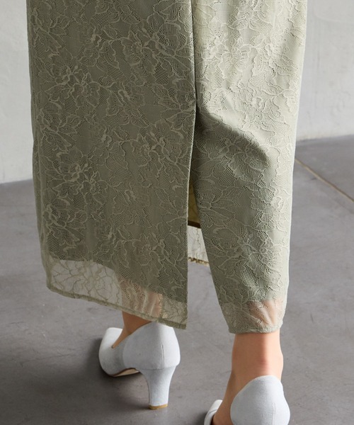 AIMER（エメ）の「ボリュームフレアスリーブフラワーレースロングタイトパーティードレス　結婚式　お呼ばれ　ドレス　20代 30代 40代（ドレス・レディース・グレイッシュブルー/ブラック/スモーキーグリーン系/ブラウン/オールドローズ系・SMALL/MEDIUM/LARGE）」の15枚目の写真