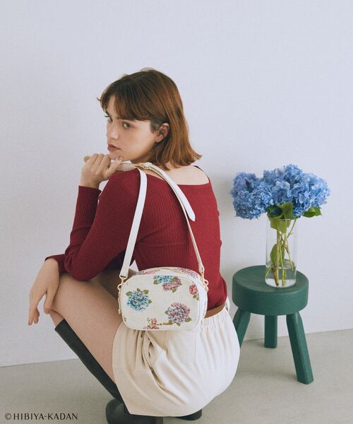 Maison de FLEUR(メゾンドフルール)の「日比谷花壇コラボ ゴブランショルダー(ショルダーバッグ・レディース・アイボリー・FREE)」の3枚目の写真