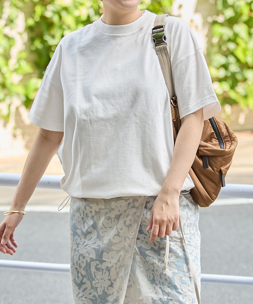 JOURNAL STANDARD（ジャーナルスタンダード）の「《追加7》シャーリングＴシャツ（Tシャツ/カットソー・レディース・ホワイト/ブラウン系その他/ブラック・FREE）」の2枚目の写真