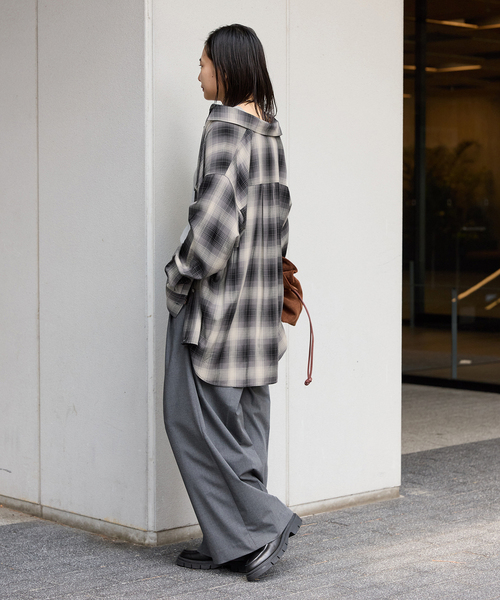 JOURNAL STANDARD（ジャーナルスタンダード）の「《追加4》スクエアネックニットタンク（タンクトップ・レディース・ネイビー/チャコールグレー/アイボリー・FREE）」の8枚目の写真